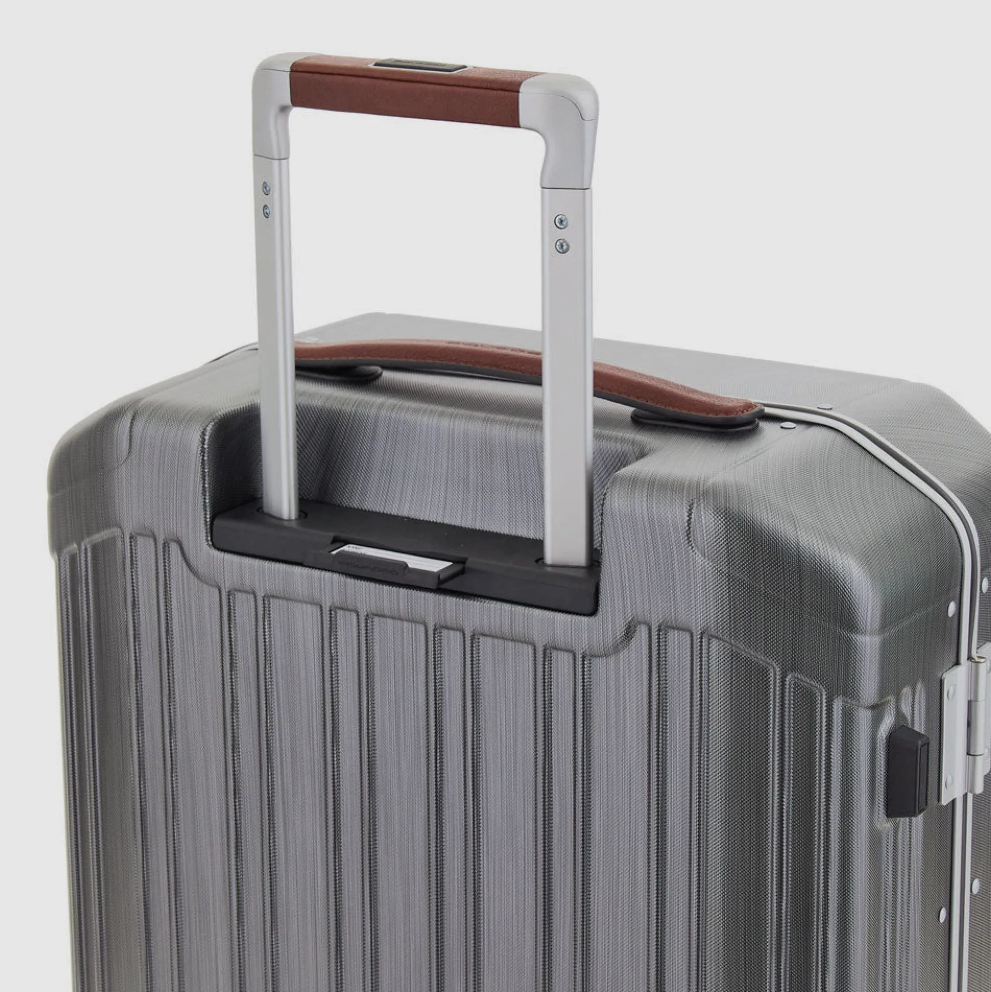 Cabin size, hardside computer spinner 15,6" | Shop Piquadro