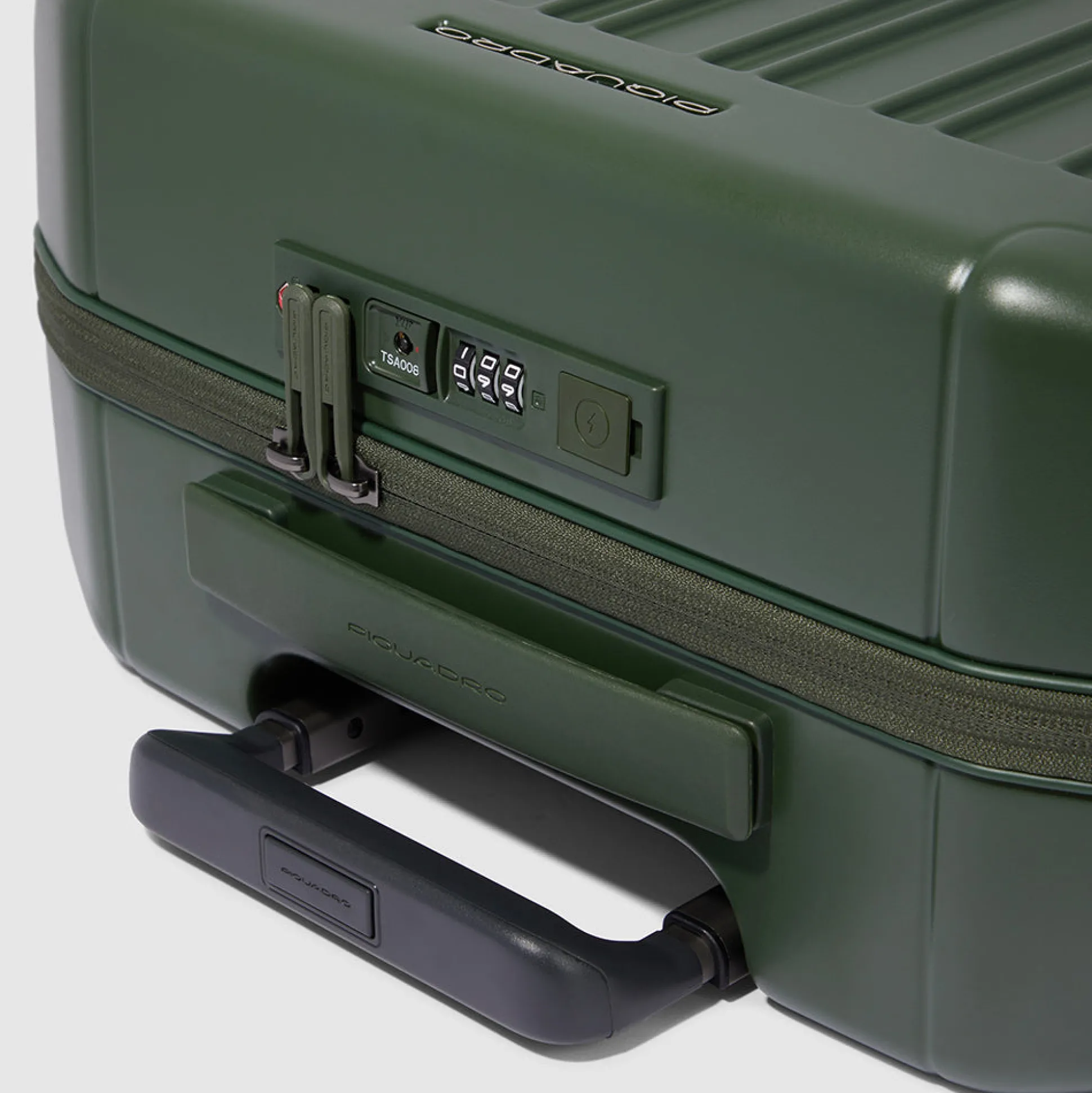 Cabin size, ultra slim hardside spinner | Shop Piquadro