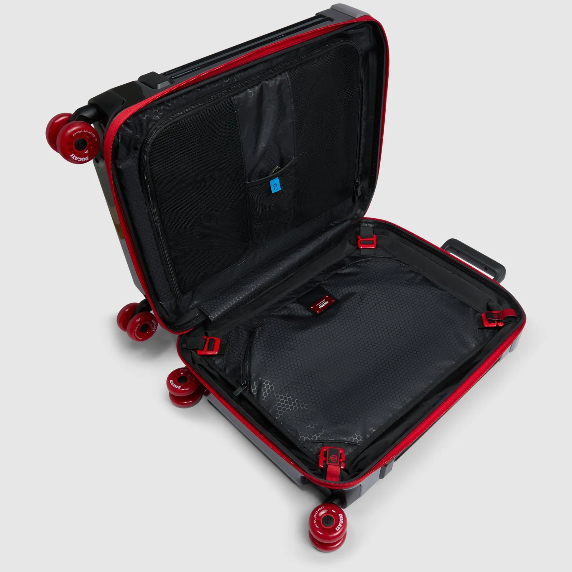 Cabin size, ultra slim hardside spinner | Shop Piquadro