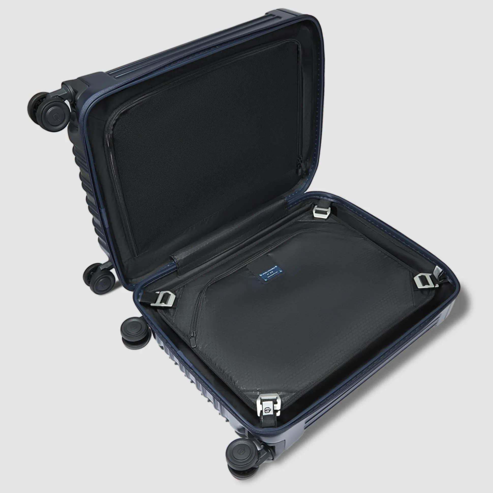 Cabin size, ultra slim hardside spinner | Shop Piquadro