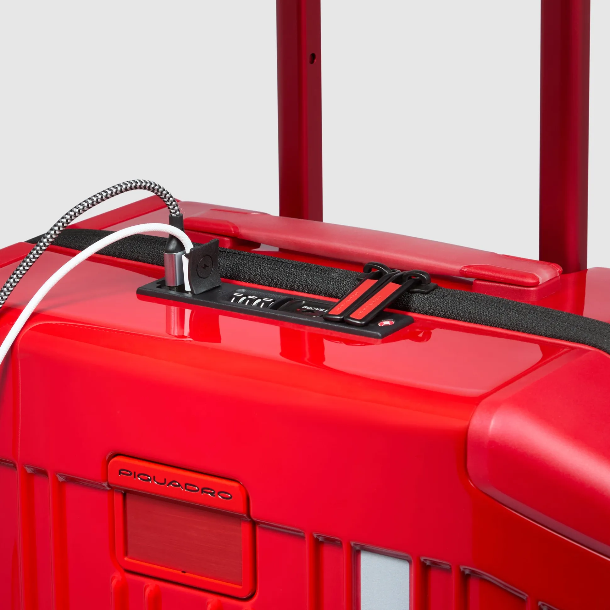 Cabin size, ultra slim hardside spinner | Shop Piquadro