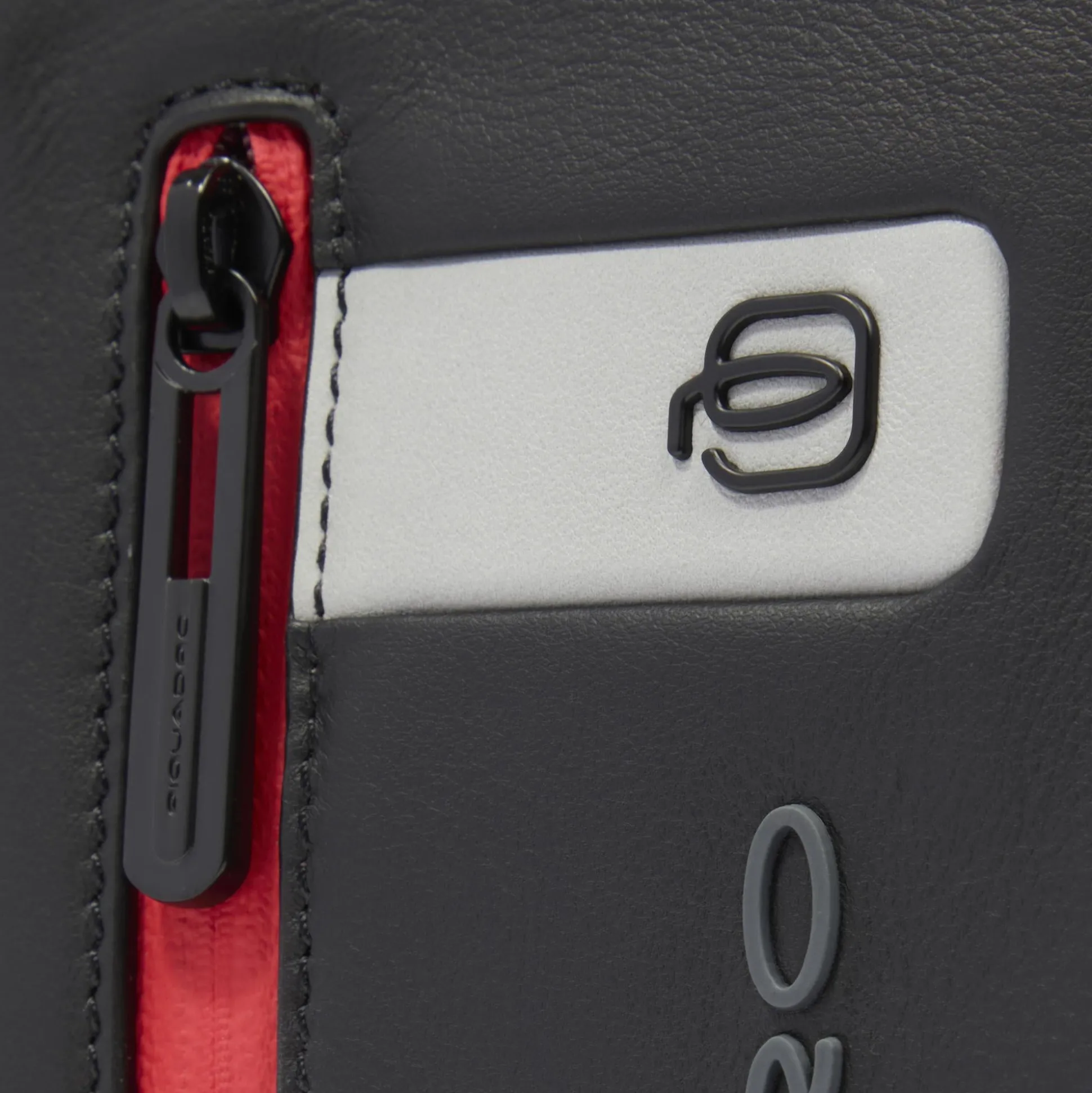 Pocket crossbody bag with iPad®mini | Shop Piquadro