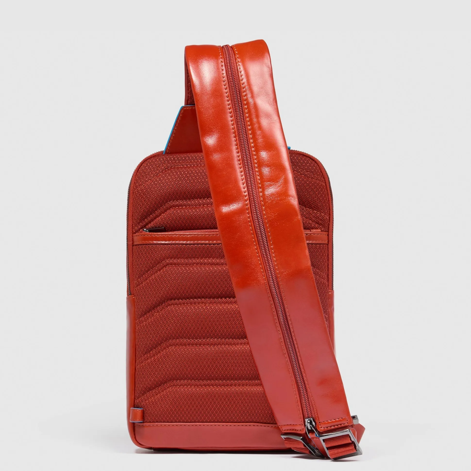 Sac de poitrine homme convertible en sac à dos
