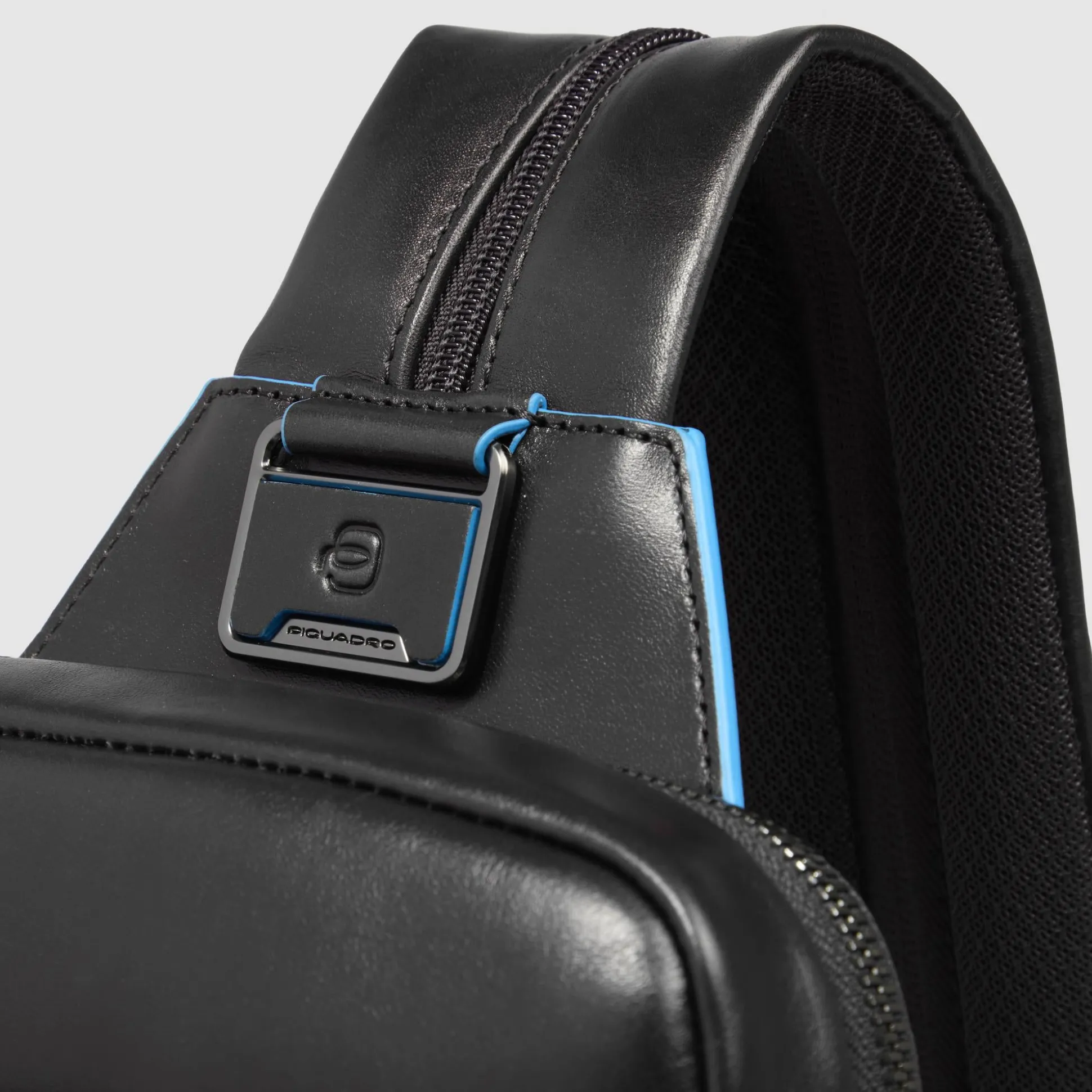 Sac de poitrine homme convertible en sac à dos