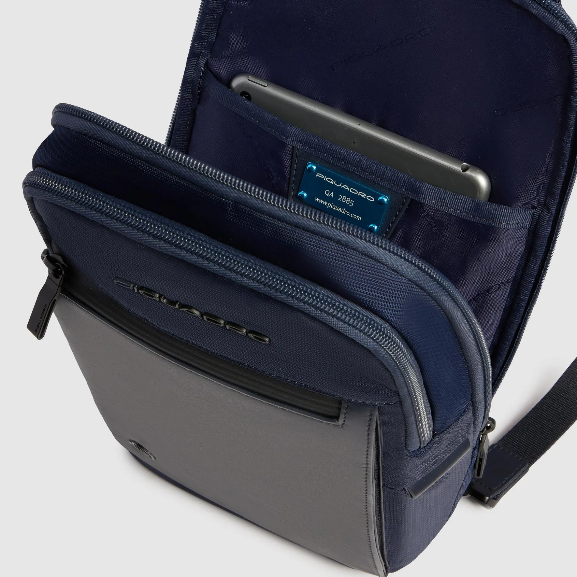 Sac de poitrine pour iPad®mini en tissu recyclé