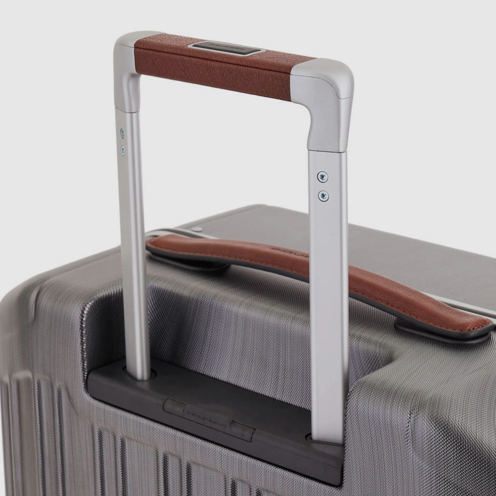 Ultra slim, hardside spinner with TSA lock | Shop Piquadro