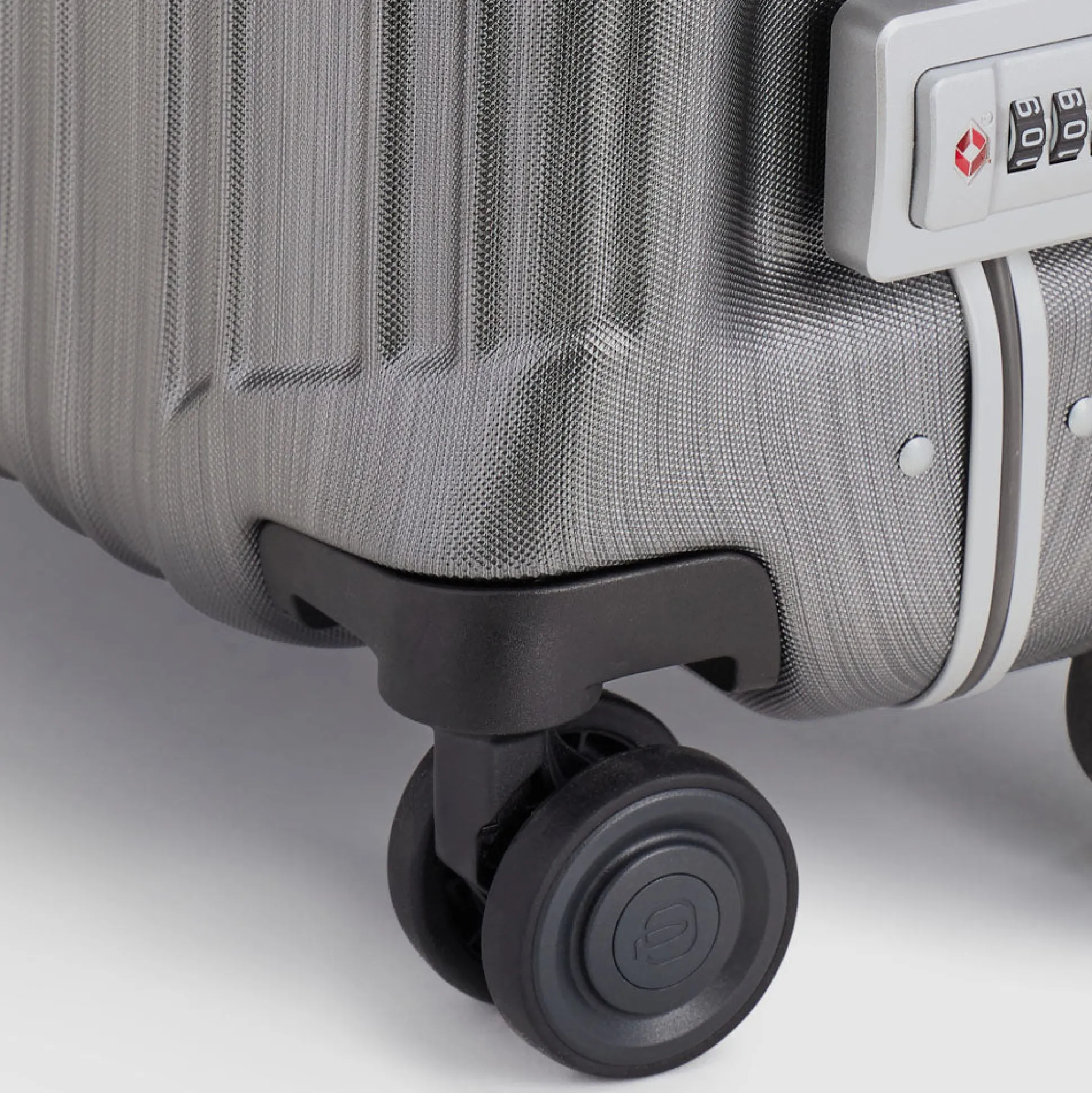 Ultra slim, hardside spinner with TSA lock | Shop Piquadro